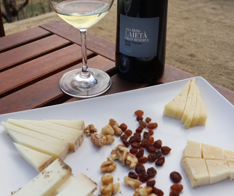 Wine pairing with ham and cheese Alta Alella winery